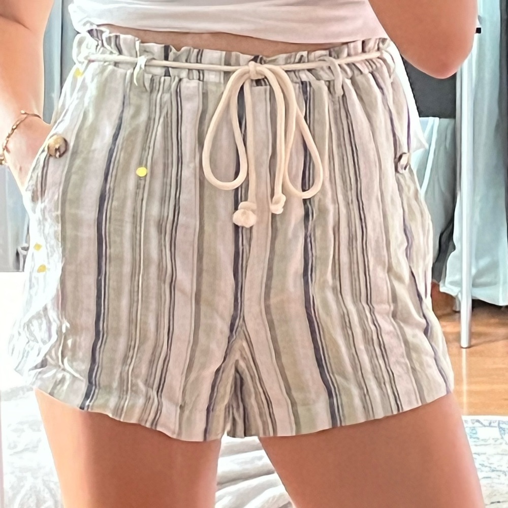 These are high waisted women’s shorts from forever 21.